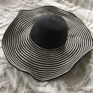 Lake Shore Drive floppy hat